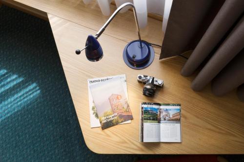 City Hotel & Suites - image 9