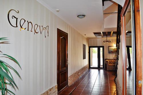 Geneva Hotel - image 3