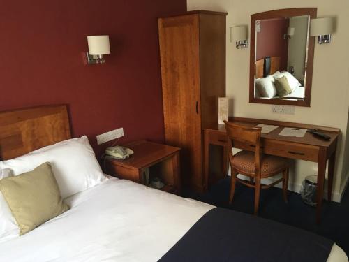 Red Lion Hotel - image 9