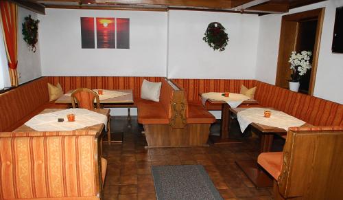 Shared lounge/TV area, Garni Samnaun in Kappl