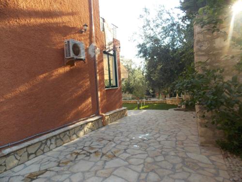 Elvin Apartments - image 2