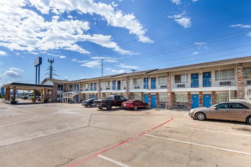 Studio 6 Fort Worth, TX - Stockyards East