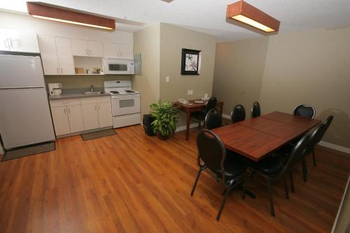 ห้องครัว, Travelodge by Wyndham Brandon in แบรนดอน (MB)