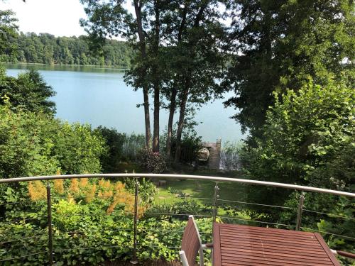 Iekārtas, Haus am Pinnower See mit Privatsteg in Pinnow