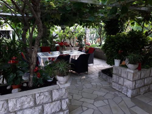  Apartment House in Flowers in Korčula
