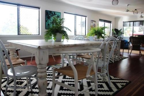 共用Lounge/電視區, 耶蓬海灘旅舍 (Yeppoon Beachhouse) in 耶蓬