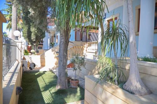Limassol Beachfront Holiday Villa - image 5