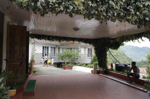 Entrance, Vamoose Mandarin Village Resort in Kaluk