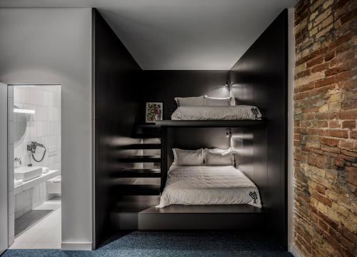 2 queen beds