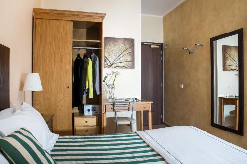 2 twin beds