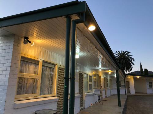 ทัศนียภาพภายนอกโรงแรม, Green Door Motel in อัลเบอรี่