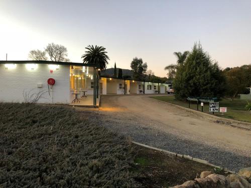 ทัศนียภาพภายนอกโรงแรม, Green Door Motel in อัลเบอรี่