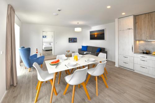 2 bedrooms, 3 beds