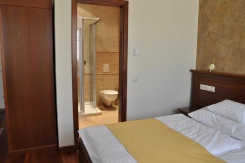 2 twin beds