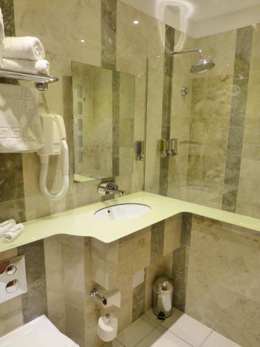 Pier Hotel - image 12