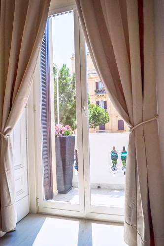 Royal Rooms Luxury Suite 1