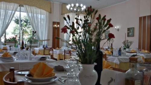 餐廳, Hotel Fleming in 菲烏吉