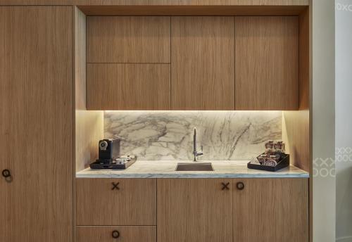 SLS LUX Brickell - image 3
