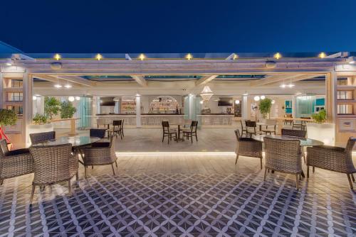 Buitenkant, Mandala Seafront Suites in Laganas