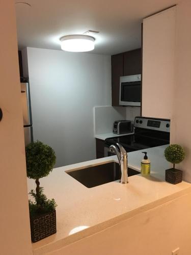 2 Bedroom Ocean Drive Newly Renovated - 주방