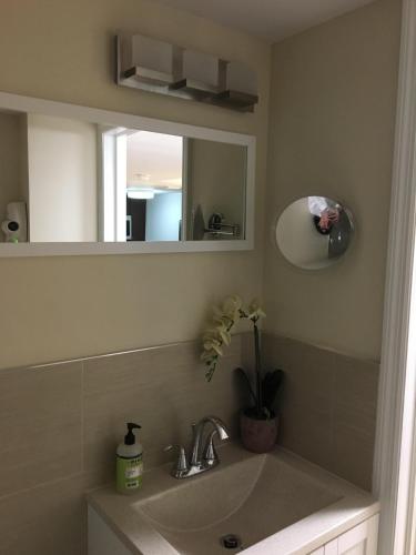 2 Bedroom Ocean Drive Newly Renovated - 화장실