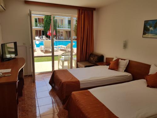 Sun City Hotel – Sunny Beach, WY