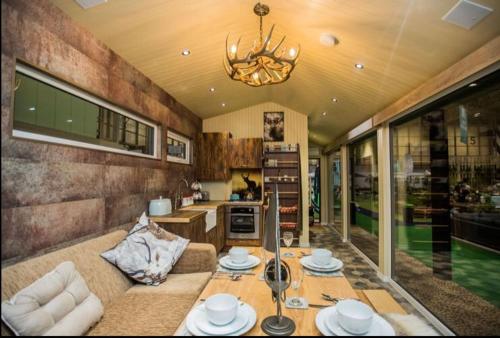 Gorestown Glamping Chalets photo