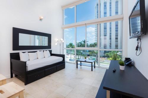 1 queen bed, 2 sofa beds