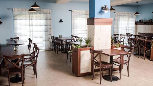 Restorāns, Mobilní dům Marbella kemp Výrovice (Mobilni dum Marbella kemp Vyrovice) in Výrovice
