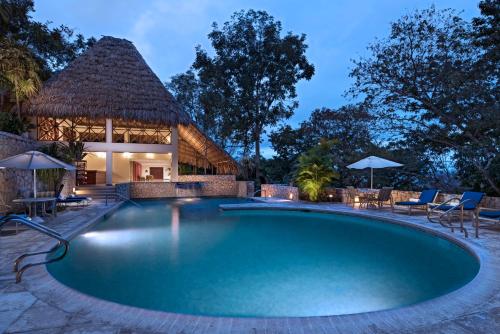 6 Great Hotels in El Remate Guatemala