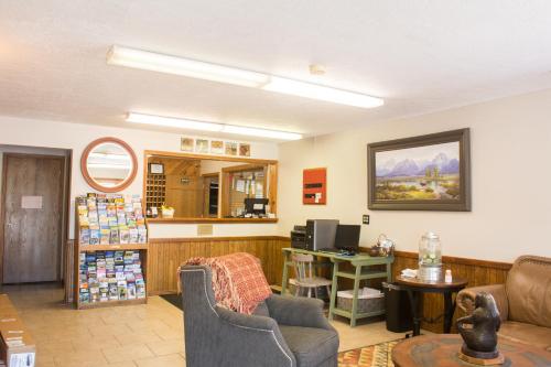 Flat Creek Inn - image 7