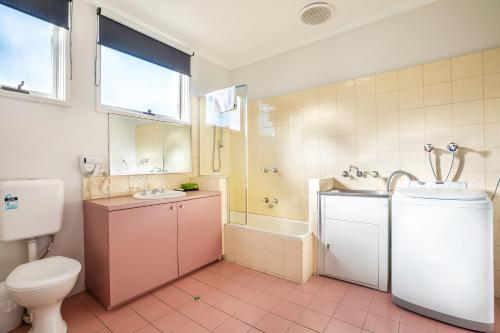 Nightcap at Ferntree Gully Hotel Motel