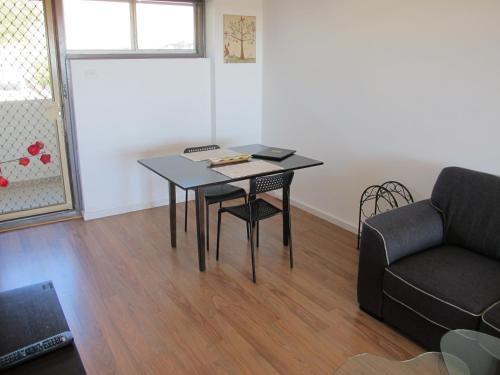 Studio 204 with harbour, ocean and sunset views from the balcony, Fremantle (photo 9)