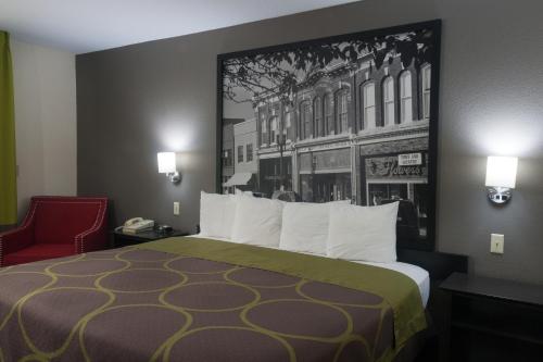 Super 8 by Wyndham Arkansas City KS - image 2