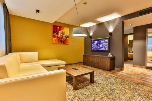 152625784 Hotel Zeta