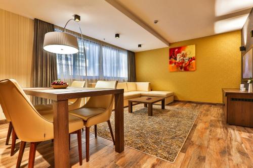 152625792 Hotel Zeta