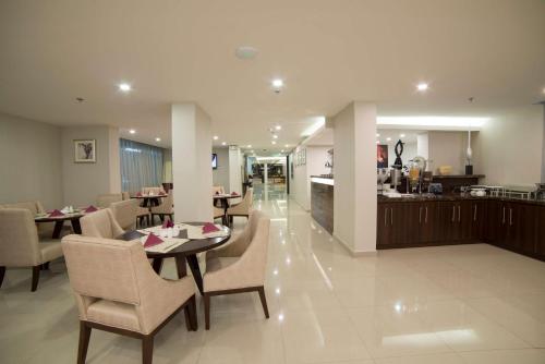ห้องอาหาร, Taskeen Served Apartment - Formerly Tulip Inn in ดัมมัม