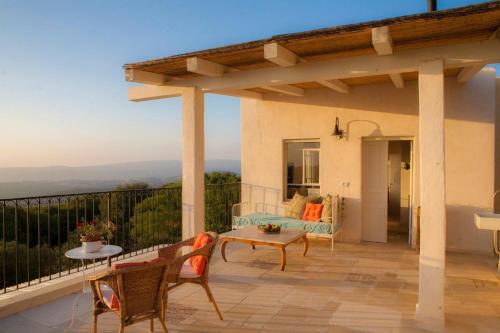 Benichuta in Mitzpe Hila