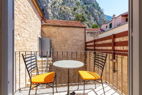 Standard Two-Bedroom Apartment (6 Adults) room in Villa Mama - Traditional Apartments in Omis free parking