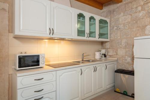 Two-Bedroom Apartment with Balcony (6 Adults) image 7