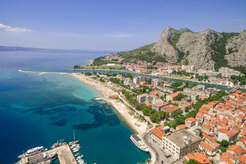 Villa Mama - Traditional Apartments in Omis Villa Mama is perfectly located for both business and leisure guests in Omis. The hotel has everything you need for a comfortable stay. Free Wi-Fi in all rooms, express check-in/check-out, luggage sto