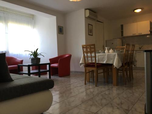  Apartment Gordana in Omiš