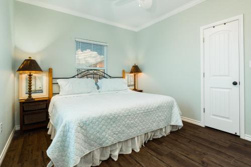 Bay Hideaway - image 6
