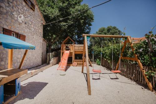 Spēļu laukums, Kalpic Suites & Villa in Radonic
