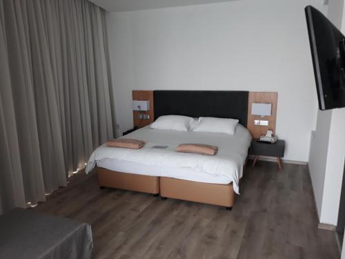 Vrissaki Beach Hotel - image 4