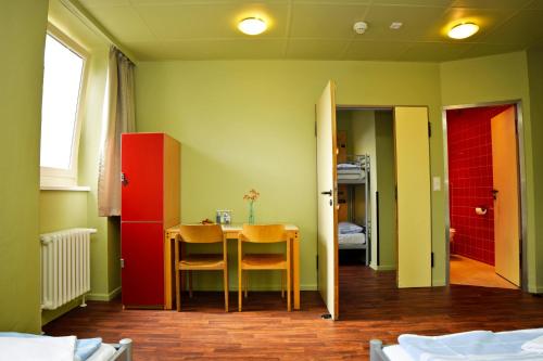 room detail thumbnail 0