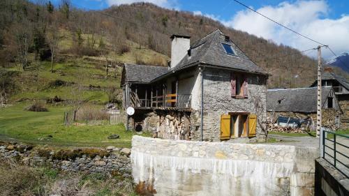 Mountain House with Beautiful Views and Real Fires gîte à louer Sentein