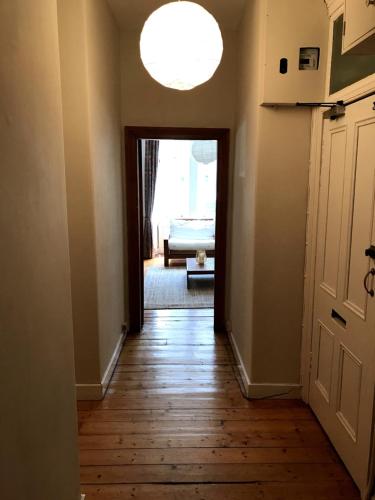 Silver Lining - Stockbridge Apartment - image 2