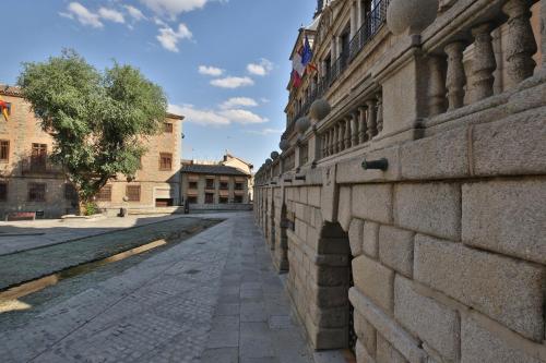 La Casa del Lirón by Toledo AP