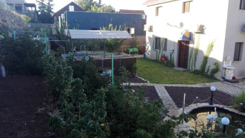 Domskazka – Kela Alon, NY